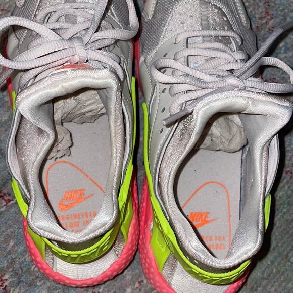 Women’s Nike Huarache Desert Sand Volt-Hot Punch (W) - Size 9 - Picture 8 of 9